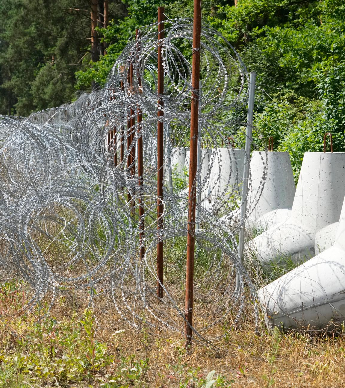 Grenzbefestigungen sichern im Dorf Polowce-Pieszczatka die polnisch-belarussischen Grenze.