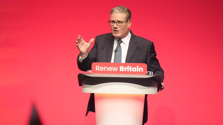 Keir Starmer hält Rede auf dem Labour-Parteitag in Liverpool