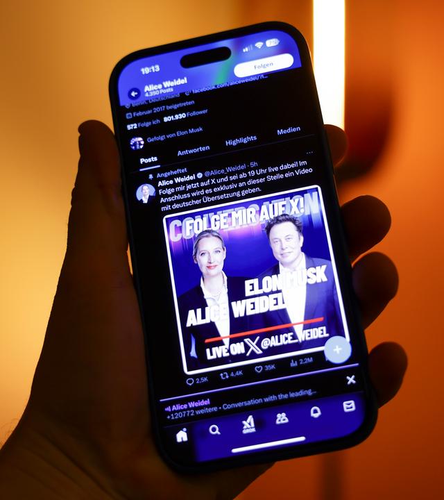 Alice Weidel Elon Musk Smartphone