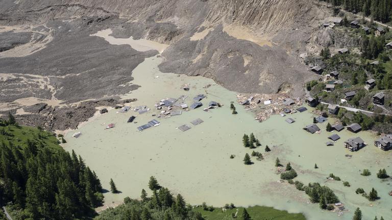 Precautionary measures in the Swiss Valais canton after glacier collapse