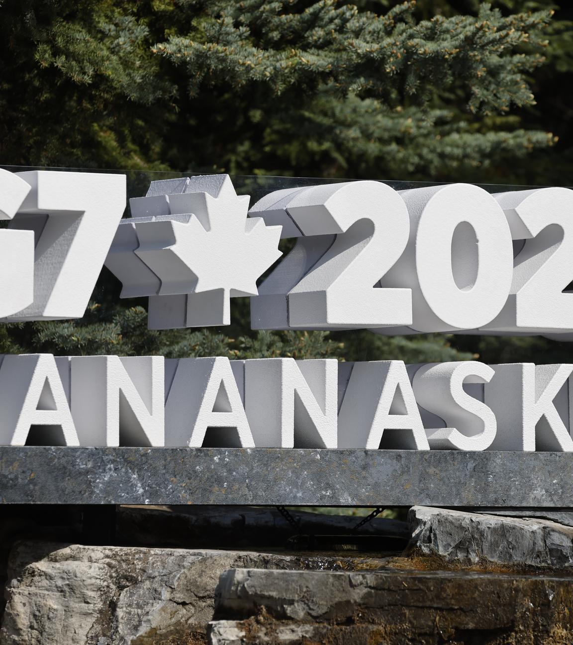 Logo des G7 in Kanada.  Pomeroy Kananaskis Mountain Lodge, in Kananaskis, Alberta, Canada