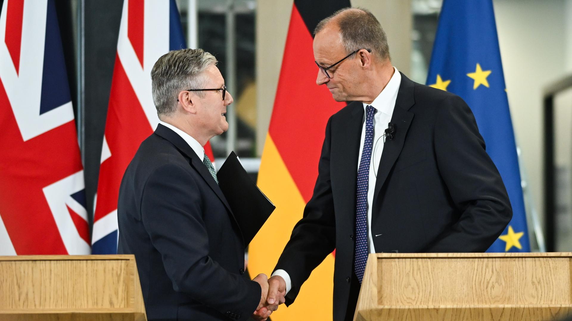 25 epa12243319 jpgu17 07 german chancellor friedrich merz visits london to sign landmark treaty