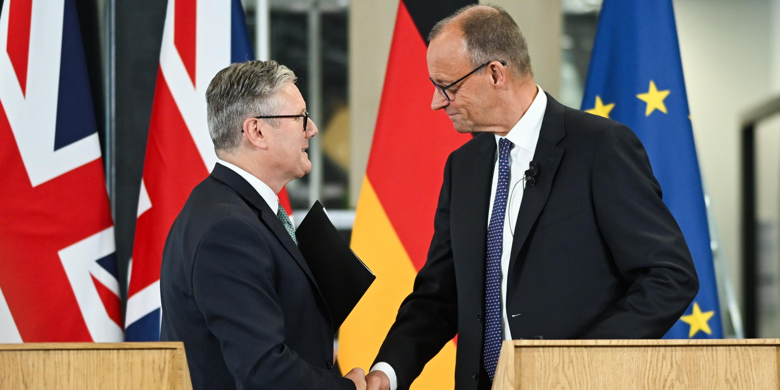 Friedrich Merz und Keir Starmer in London