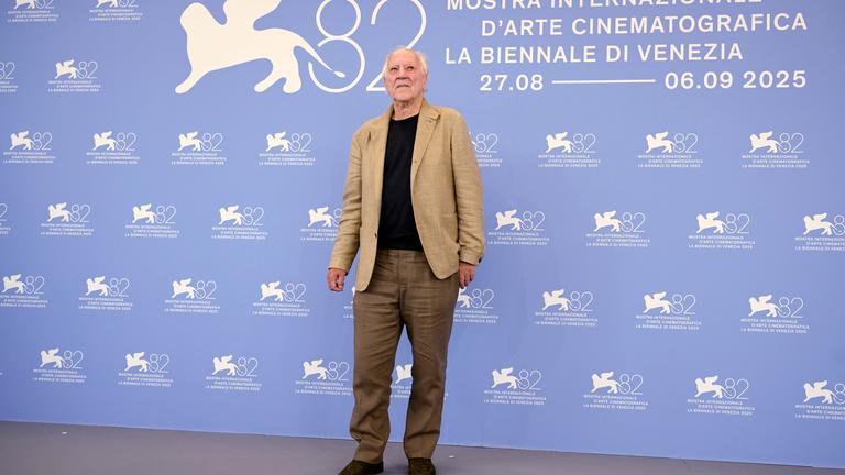 Der deutsche Filmemacher Werner Herzog posiert während eines Fototermins für „Ghost Elephants“ bei den 82. Internationalen Filmfestspielen von Venedig in Venedig, Italien, am 28. August 2025. Das Filmfestival findet vom 27. August bis zum 6. September 2025 statt.