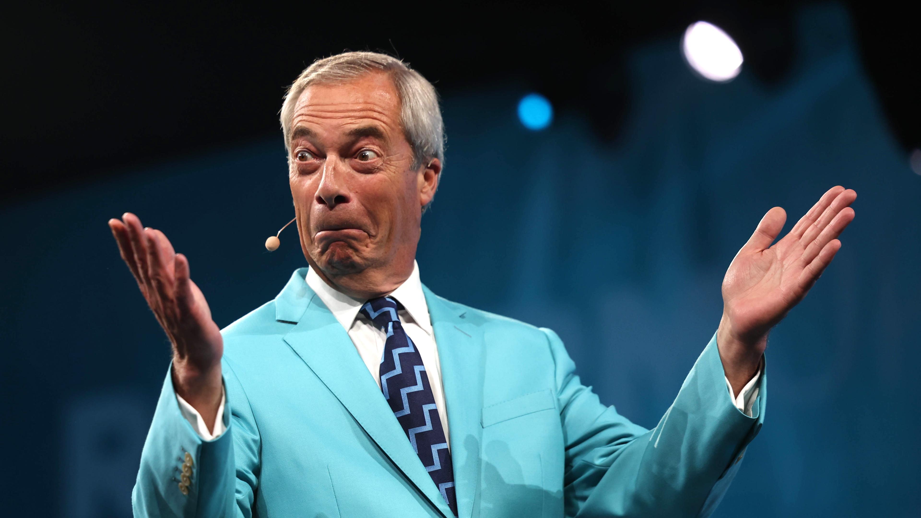  Der Vorsitzende von Reform UK, Nigel Farage, gestikuliert während seiner Rede am ersten Tag der Jahreskonferenz von Reform UK in Birmingham, Großbritannien.