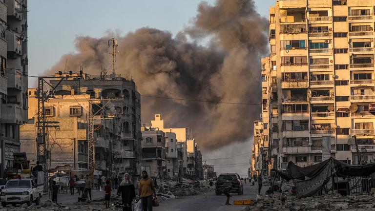 Rauchwolken nach einem israelischen Luftangriff auf Gaza-Stadt im Gazastreifen, 19. September 2025. Seit Oktober 2023 wurden laut Angaben des palästinensischen Gesundheitsministeriums mehr als 65.000 Palästinenser im Gazastreifen getötet, und seit Beginn der israelischen Militäraktion als Reaktion auf einen grenzüberschreitenden Angriff der Hamas am 7. Oktober 2023 kamen etwa 1.200 Israelis ums Leben.