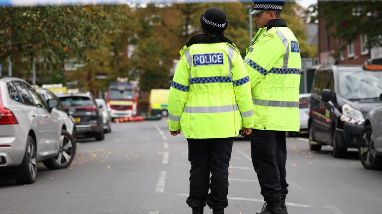 Fahrzeug- und Stichangriff auf Synagoge in Manchester