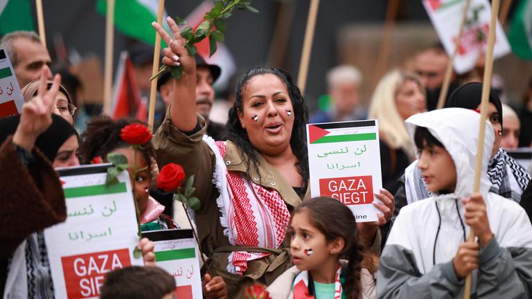 Rally in reaction to Gaza peace plan in Berlin