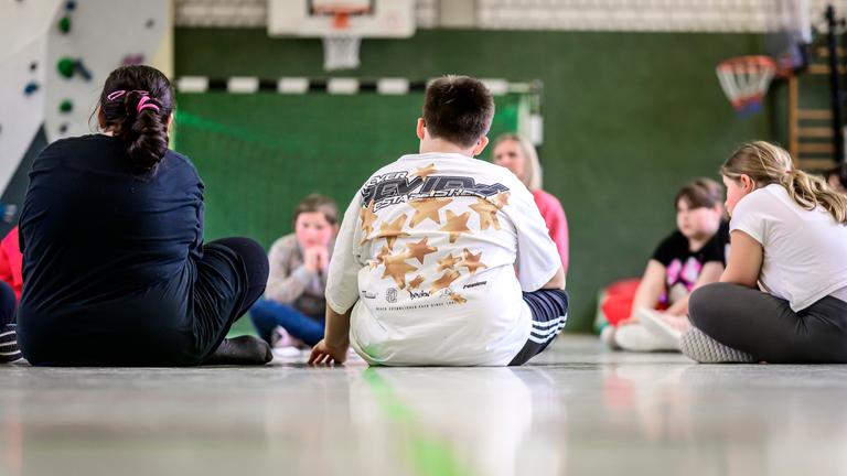 Besuch einer Sportgruppe für übergewichtige Kinder am Mittwoch den 29. März 2023 in der Kinderklinik in Dattel. 