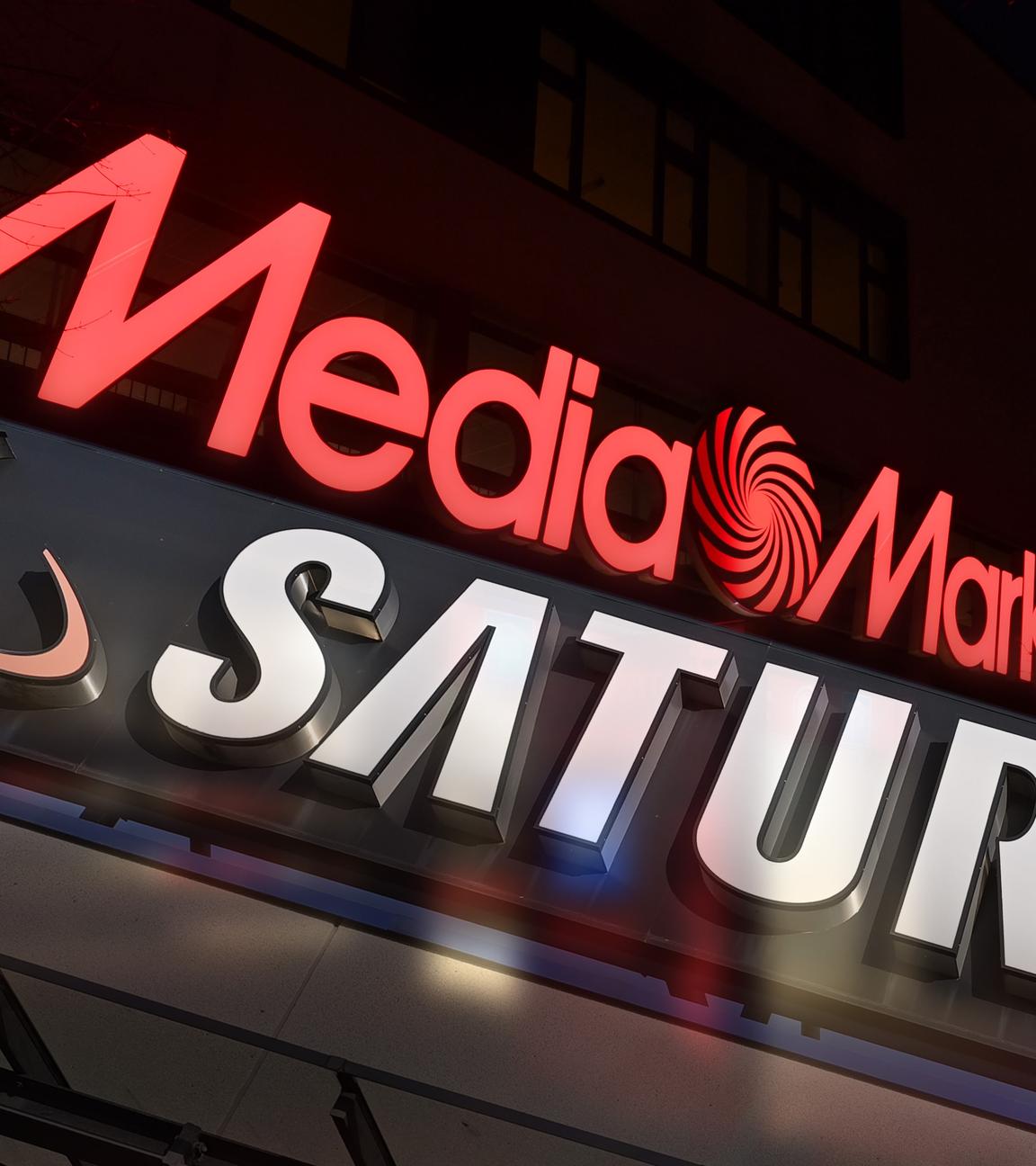 Fotomontage der beiden Logos von Medianmarkt(oben) und Saturn(unten)