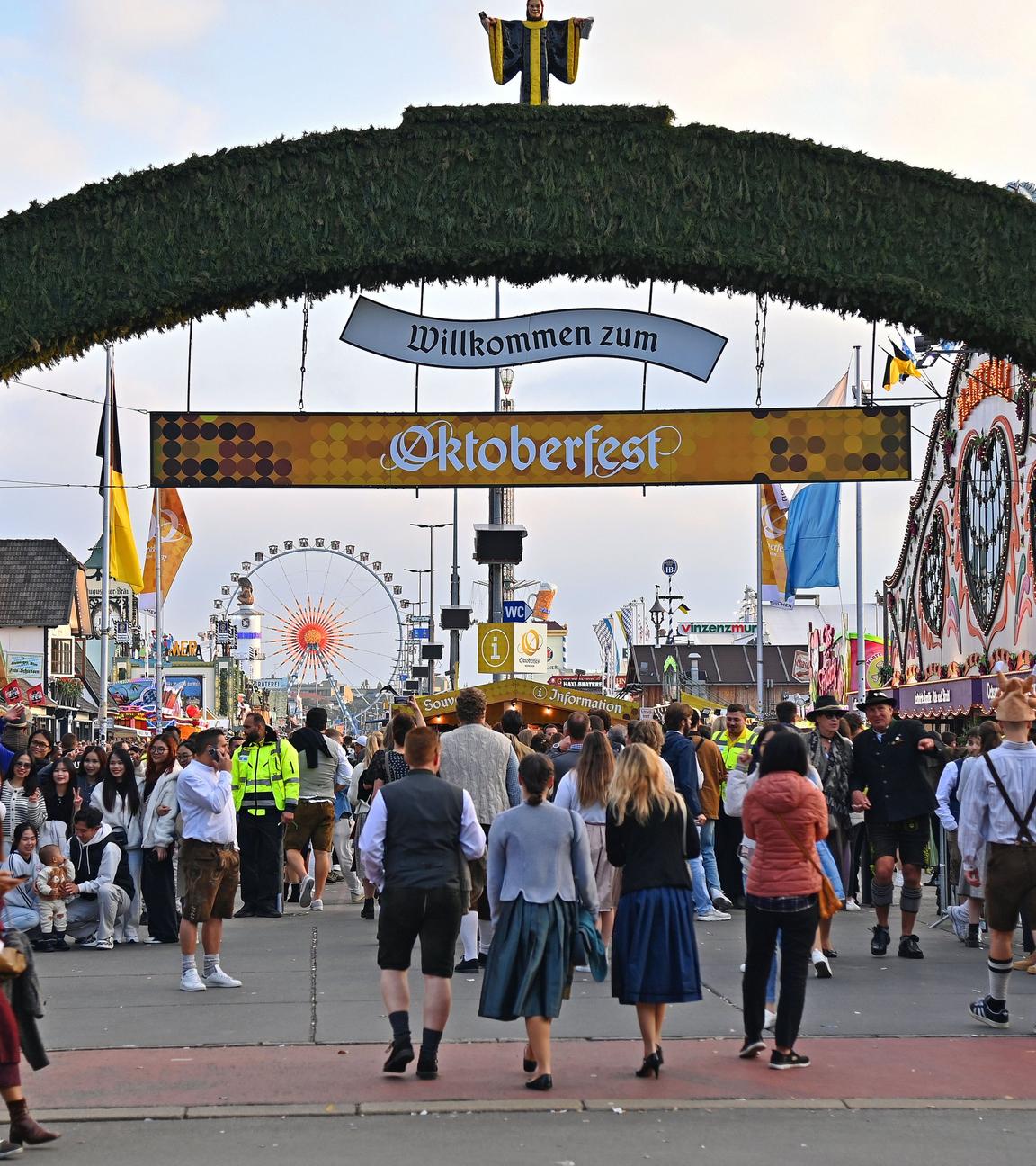 Eingang zur Wiesn, Oktoberfest,Riesenrad,