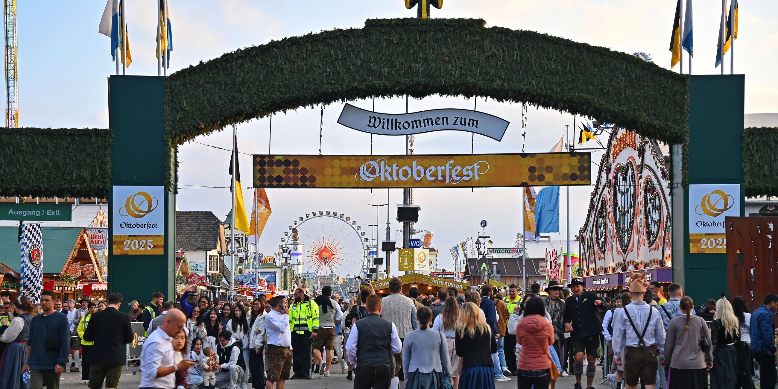 Eingang zur Wiesn, Oktoberfest,Riesenrad,