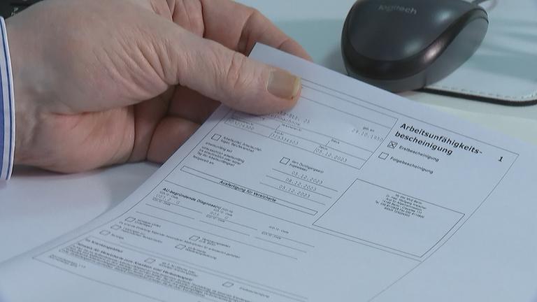 Debatte um Lohnfortzahlung im Krankheitsfall