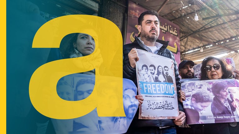 Syrische Angehörige protestieren für die Aufklärung um das Verschwinden von vier Aktivisten