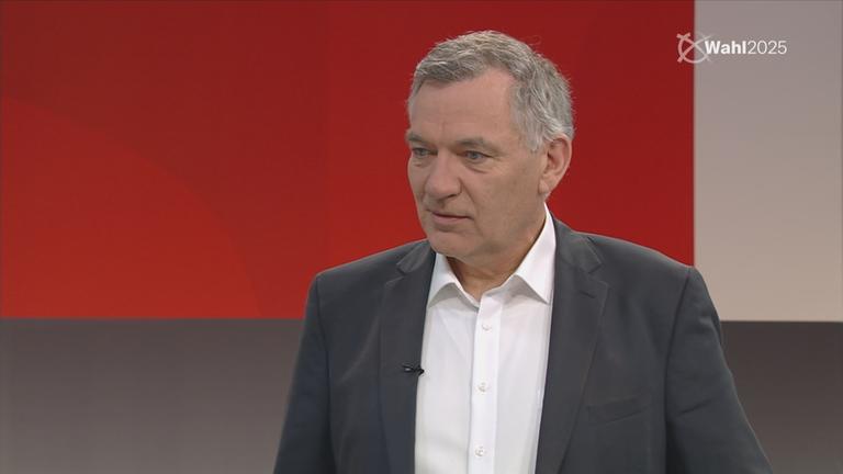 Jan van Aken, Co-Parteichef, Die Linke im Gespräch mit Shakuntala Banerjee