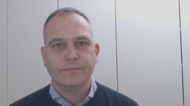 Gustav Gresse, Militärexperte im Gespräch mit Antje Pieper