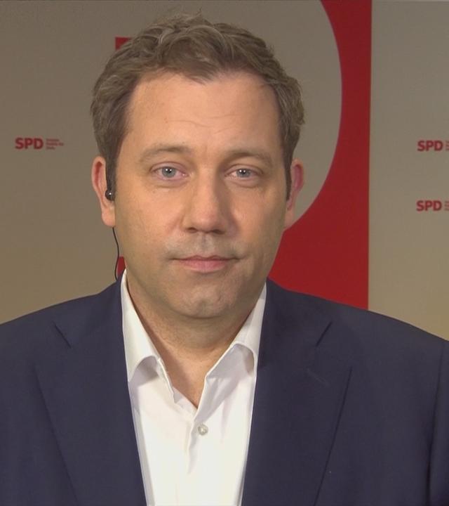 Lars Klingbeil, SPD-Parteivorsitzender im Gespräch mit Antje Pieper
