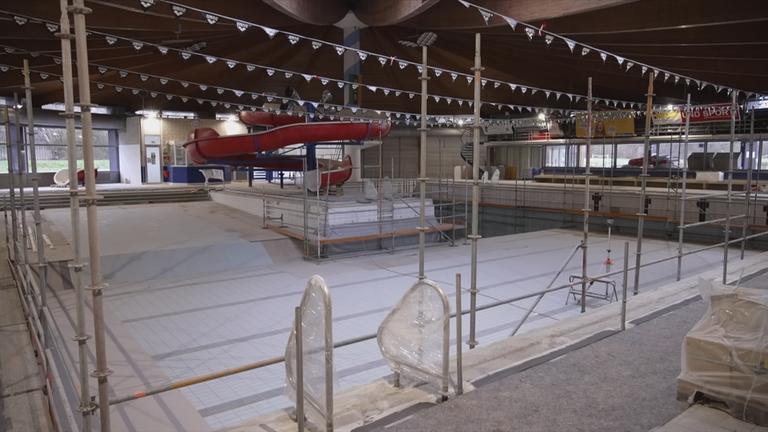 leeres Schwimmbad: Kommunen ohne Geld