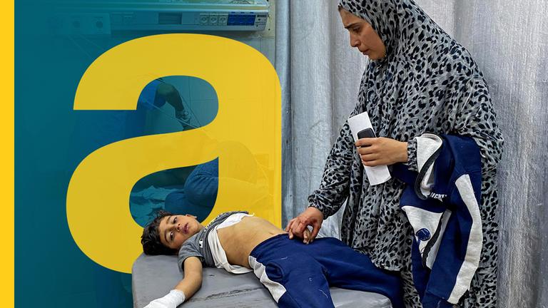 Eine Frau mit einem verletzten Kind