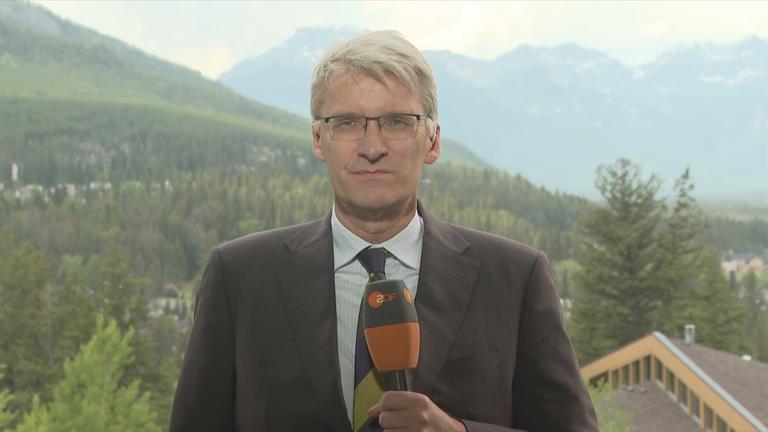 Schaltgesrpäch mit Elmar Theveßen und Dara Hassanzadeh