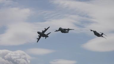 Drei Flugzeuge der Bundeswehr im Formationsflug
