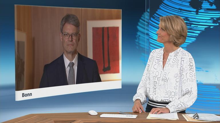 Marietta Slomka spricht im Schaltgespräch mit Verkehrsminister Patrick Schnieder