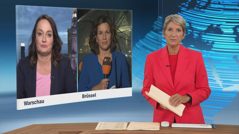 Die Moderatorin Anne Gellinek im Gespräch mit Isabelle Schäfers und Natalie Steger.