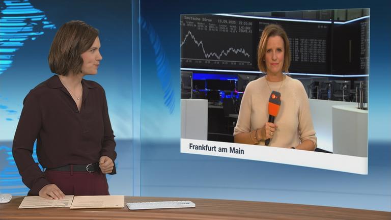 Die Moderatorin Hanna Zimmermann im Schaltgespräch mit Valerie Haller