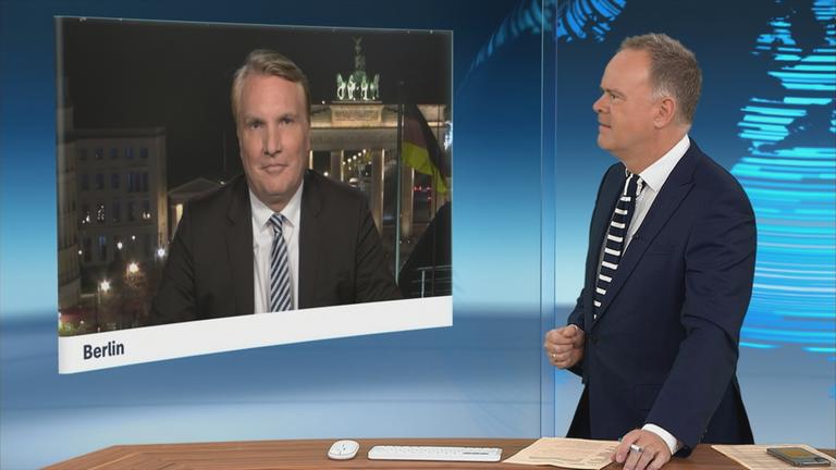 Schaltgesärch zwischen Moderator Christian Sievers und Korrespondent Andreas Kynast zuden Hintergünden der Verschiebung Wadephul Chinareise