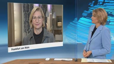 Anke Rehlinger von der SPD (Ministerpräsidentin Saarland) und Mareitta Slomka sprechen im Schaltgespräch