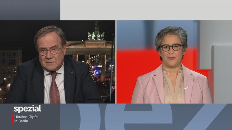 Armin Laschet im Gespräch mit Shakuntala Banerjee