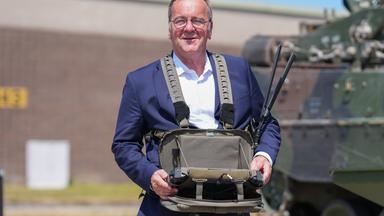 Boris Pistorius bei einem Truppenbesuch beim Versorgungsbataillon 7 der Bundeswehr in der Glückauf-Kaserne in Unna.
