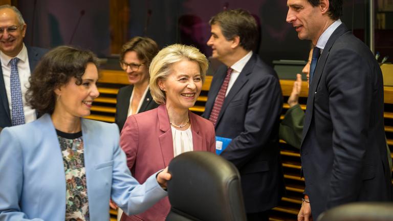 Ursula Von der Leyen, Präsidentin der Europäischen Kommission, vor der wöchentlichen Sitzung des Kollegiums der Kommissare im Hauptsitz der Europäischen Kommission in Brüssel, Belgien, Mittwoch, 04.03.2026