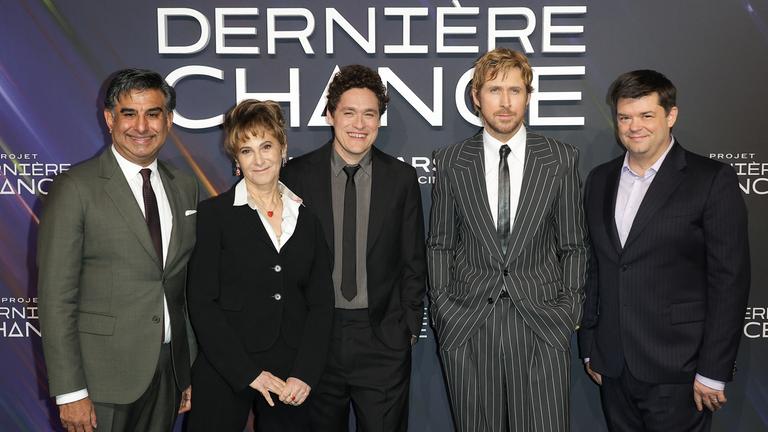 Aditya Sood, Amy Pascal, Phil Lord, Ryan Gosling und Chris Miller beim Fototermin zur Premiere des Films „Project Hail Mary“ im Kino Pathé Palace in Paris am 11. März 2026.