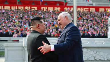 Der belarussische Präsident Lukaschenko begrüßt Nordkoreas Machthaber Kim Jong Un