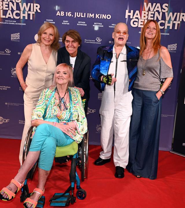 Maren Kroymann, Bettina Böttinger, Gaby Köster, Hella von Sinnen und Esther Schweins, l-r, kommt zur Filmpremiere von "Was haben wir gelacht "in Köln