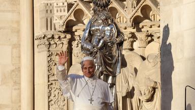 Apostolische Reise nach Frankreich: Papst Leo XIV bei einem Vespergottesdienst in der Pariser Kathedrale Notre-Dame