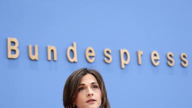 Pressekonferenz zum Bericht der Beauftragten der Bundesregierung für Ostdeutschland in Berlin
