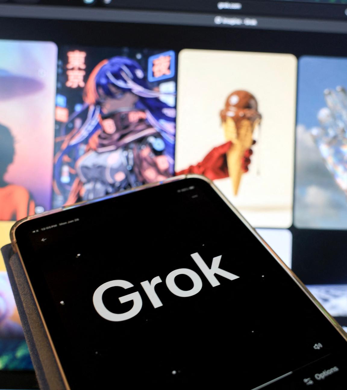 Grok auf dem Handy vor dem Laptopbildschirm