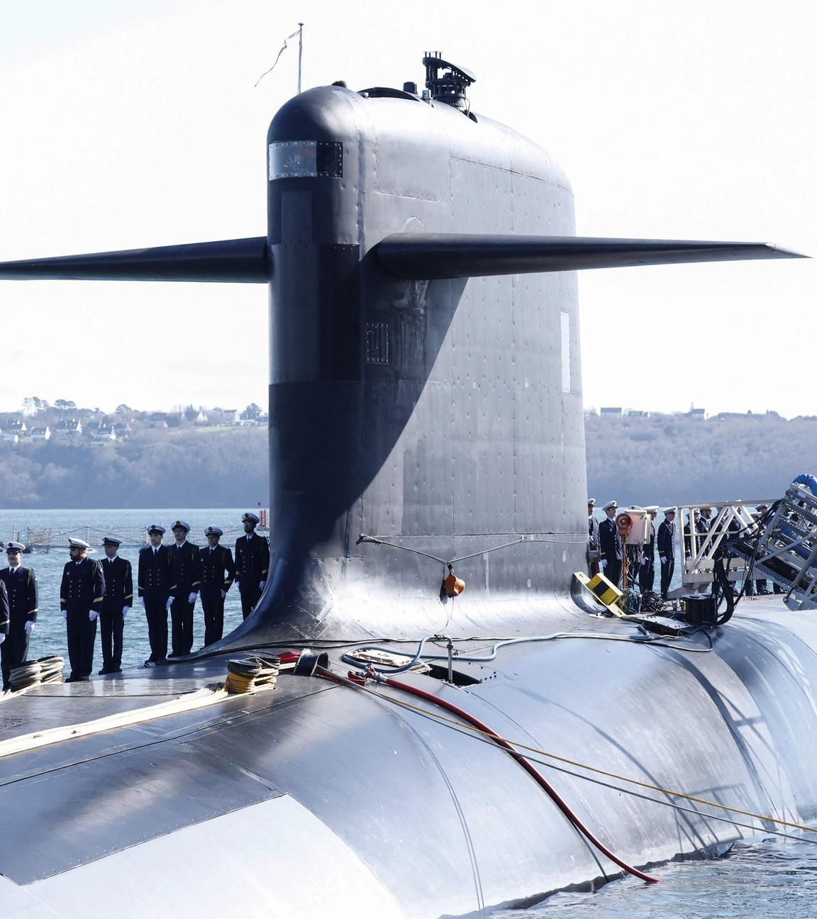 Macron besucht nukleares U-Boot