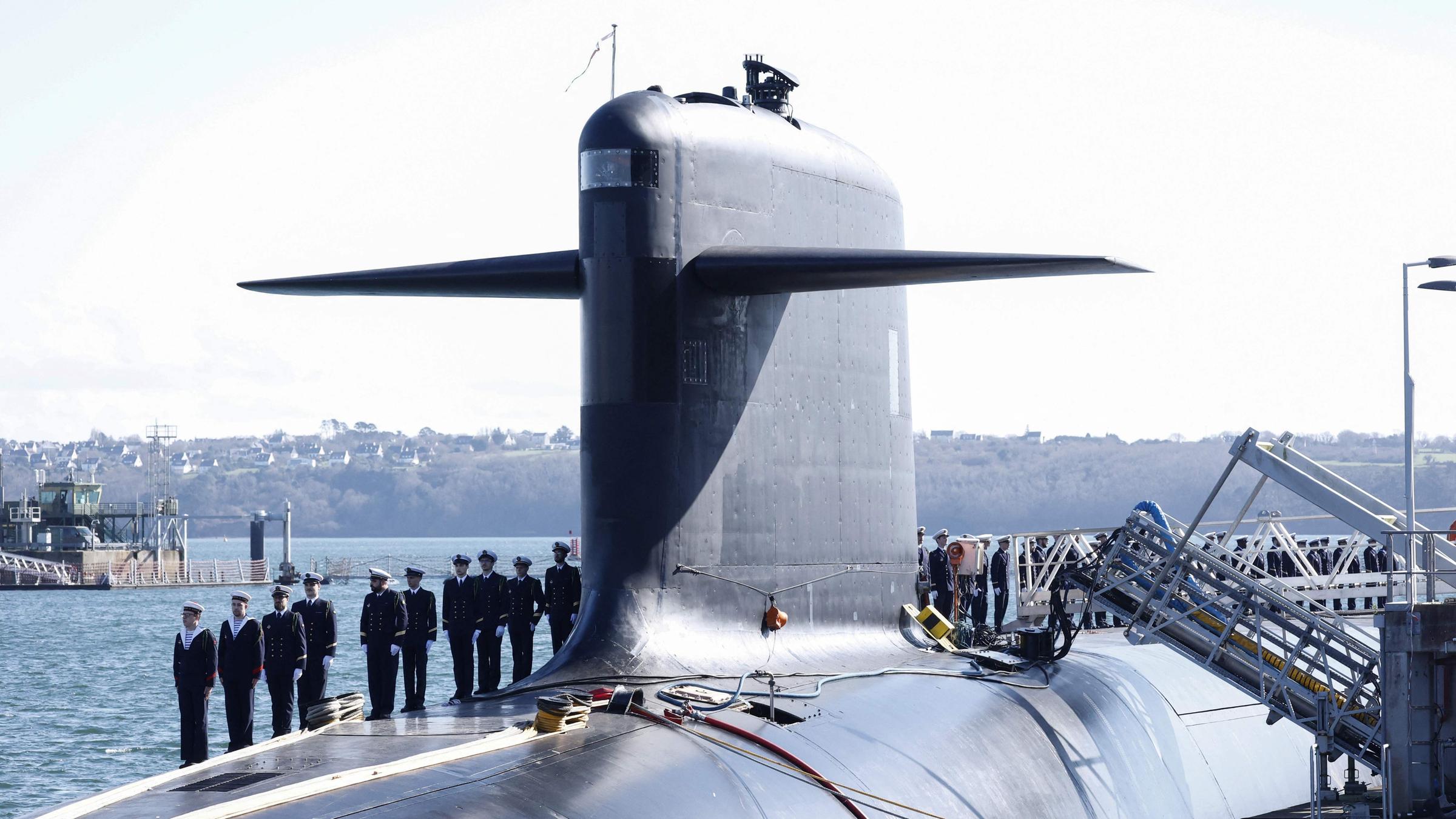 Macron besucht nukleares U-Boot