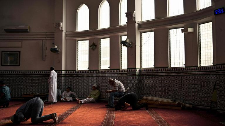In Panama-Stadt lebende muslimische Gläubige nehmen an den Ramadan-Feierlichkeiten in der Jumma-Moschee teil, wo sie sich zum Gebet versammeln und nach Sonnenuntergang das Fasten brechen, am 20. März 2026 in Panama-Stadt.