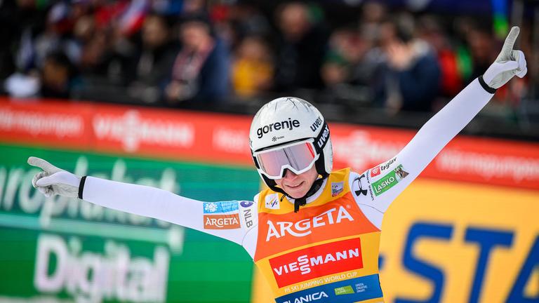 Nika Prevc beim Finale Skiweltcup in Slowenien