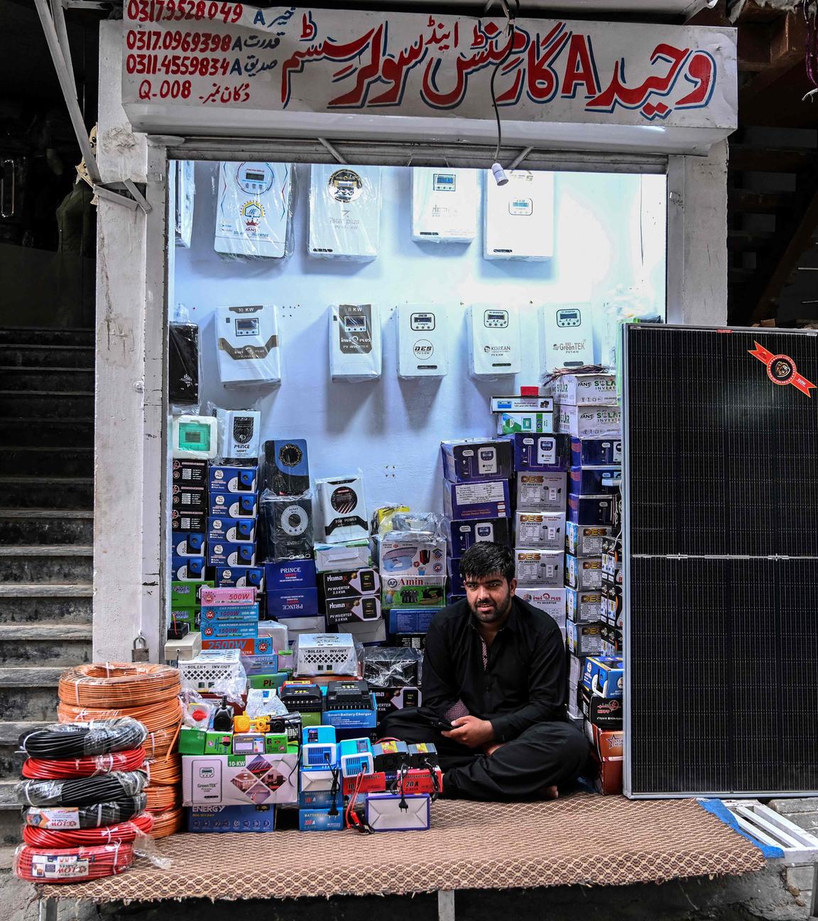 PAKISTAN-WAR-IRAN-US-ISRAEL-ENERGY-SOLAR