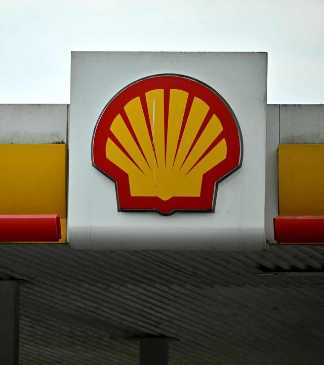 BRITAIN-ENERGY-EARNINGS-SHELL