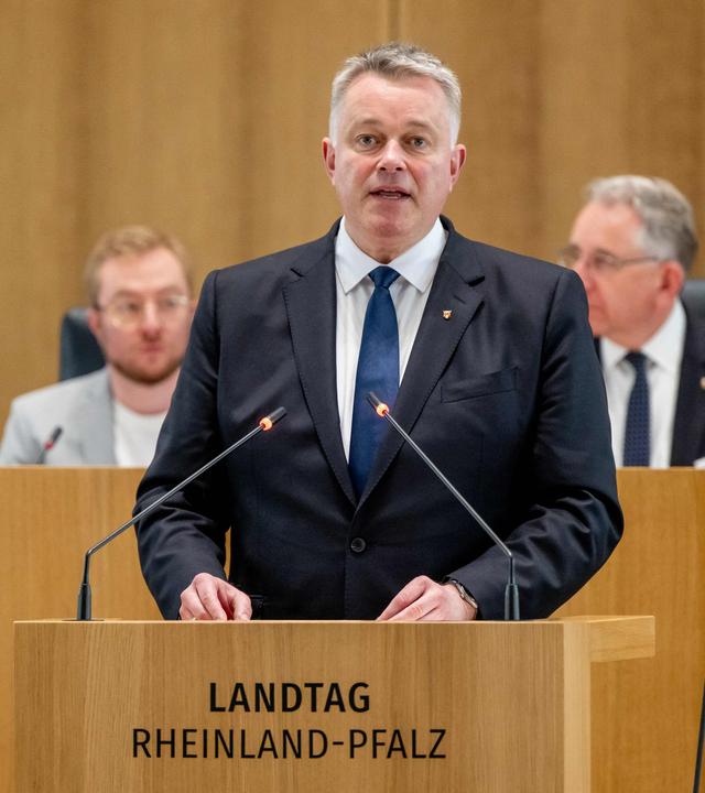 Gordon Schnieder (CDU) bei seiner ersten Rede im neuen Amt als Ministerpräsident von Rheinland-Pfalz