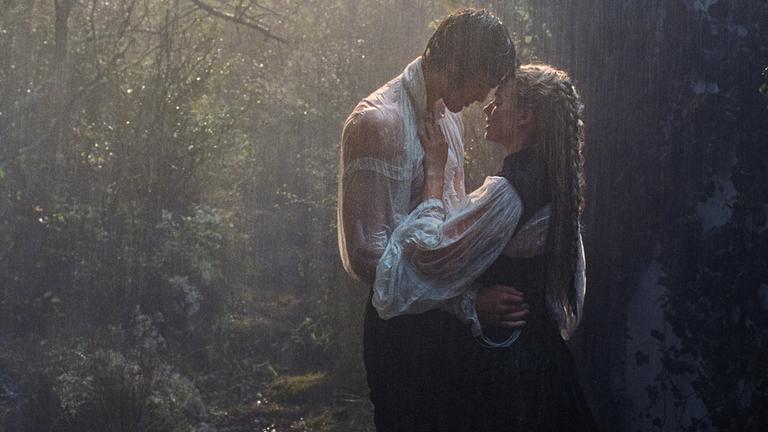 Margot Robbie und Jacob Elordi in einer Szene von "Wuthering Heights"