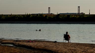Niedrigwasser in der Donau bei Dunaszekcso erfordert vermutlich Abschaltunge eines Atomkraftwerks