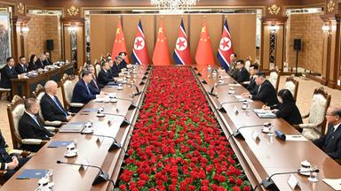 Xi Jinping auf Staatsbesuch bei Kim Jong Un in Pjöngjang