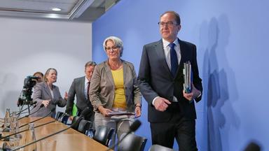Berlin, Deutschland, 21.07.2026: Haus der Bundespressekonferenz: Bundeslagebild Sexualdelikte zum Nachteil von Kindern und Jugendlichen 2025: Angela Wefers (BPK), Holger Muench, Praesident des Bundeskriminalamtes (BKA), Kerstin Claus, unabhaengige Bundesbeauftragte gegen sexuellen Missbrauch von Kindern und Jugendlichen (UBSKM), Bundesminister des Innern Alexander Dobrindt (CSU)